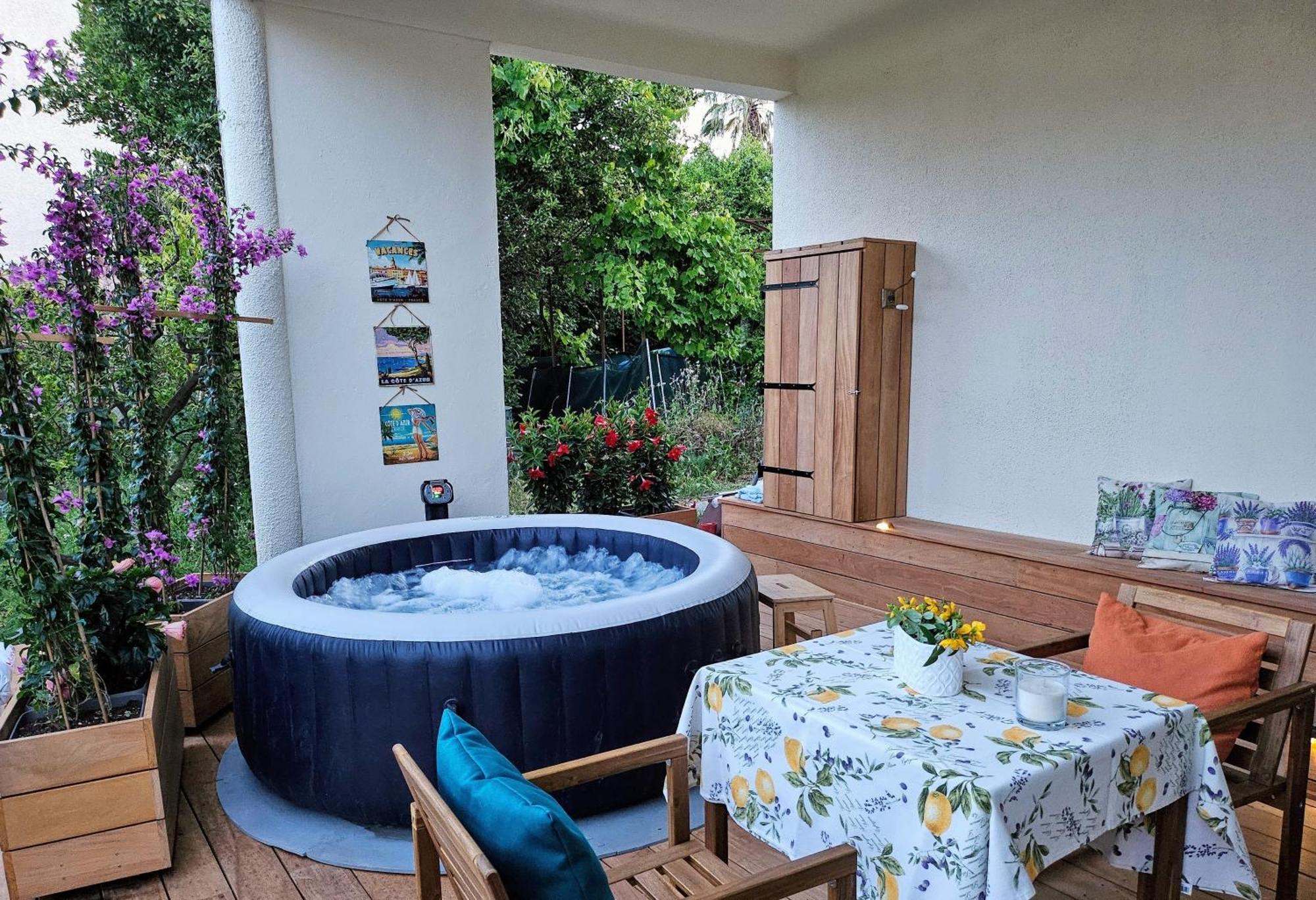 Charmant Studio Pres De La Plage Avec Jacuzzi Et Terrasse Privative Villeneuve-Loubet Ngoại thất bức ảnh